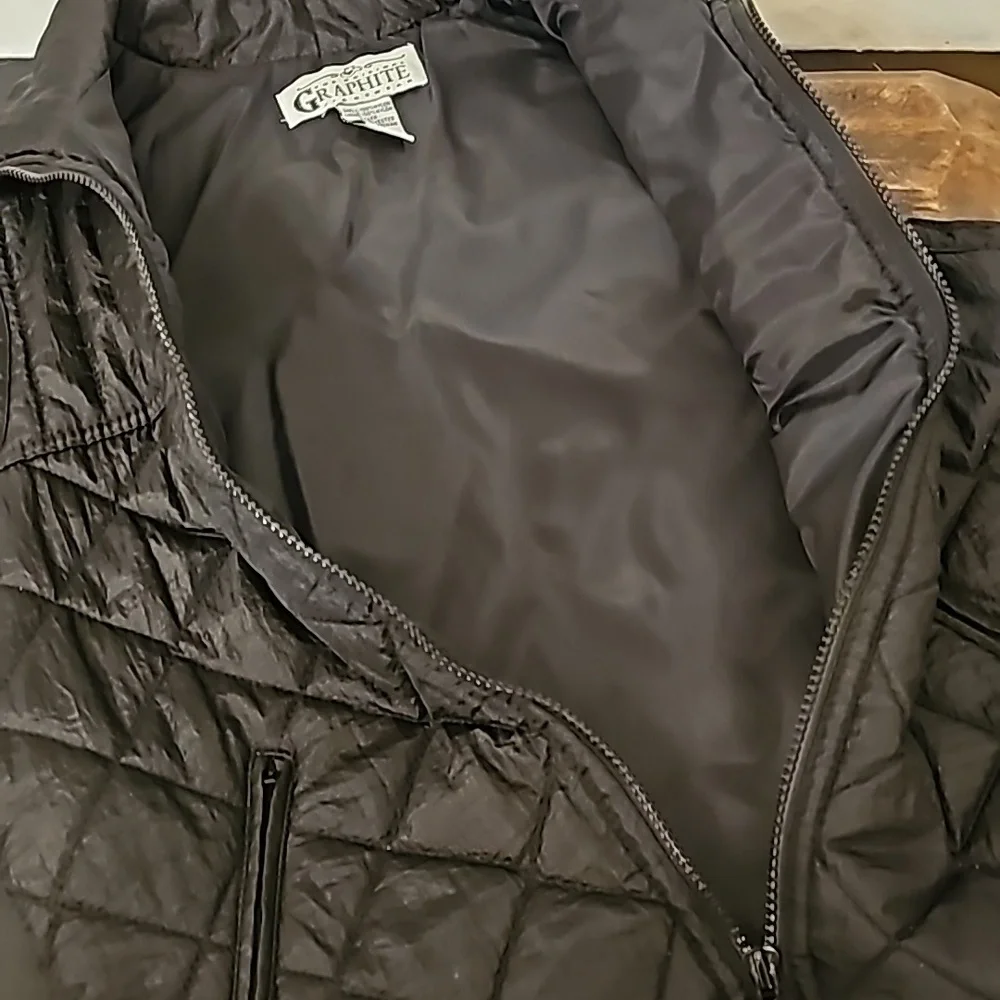 Graphite Puffer Vest - Picture 5 of 5